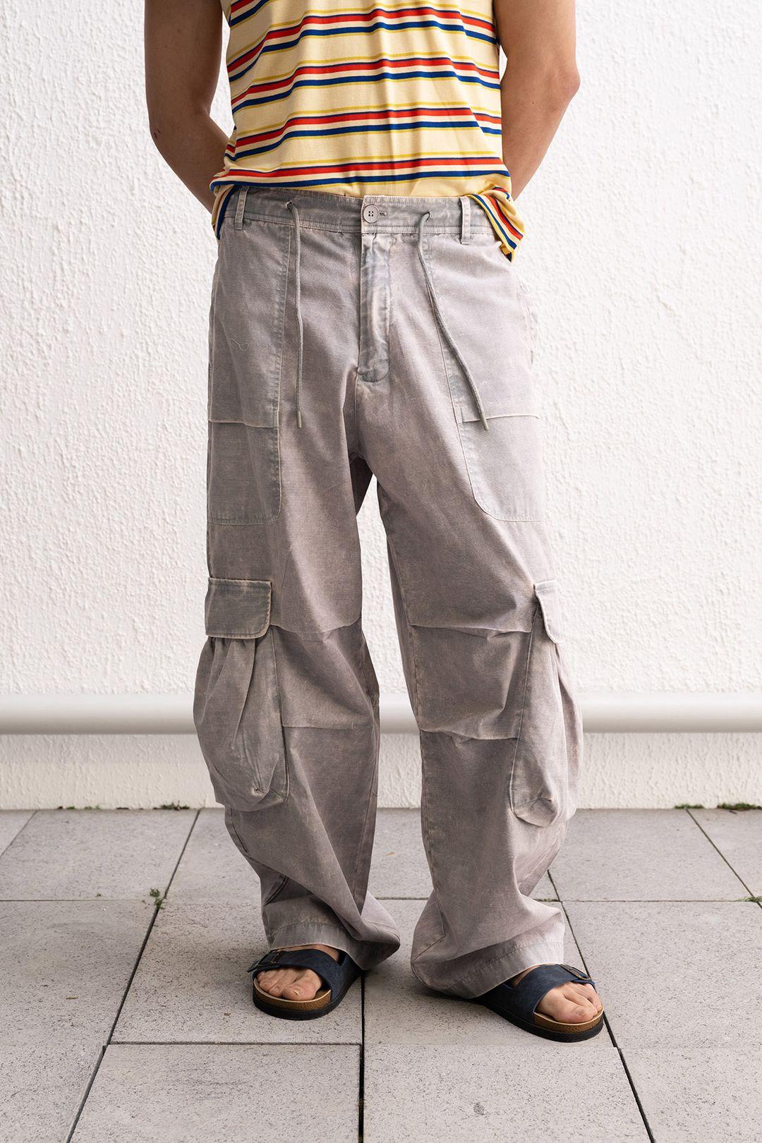Helle Beine Cargo-Hosen