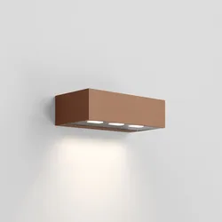 Zafferano Asymmetrische 3-flammige Wandleuchte "Forward" aus Corten-Aluminium, 15,5 W 3000 K LED, Schutzart IP54 für professionelle Außenbeleuchtung