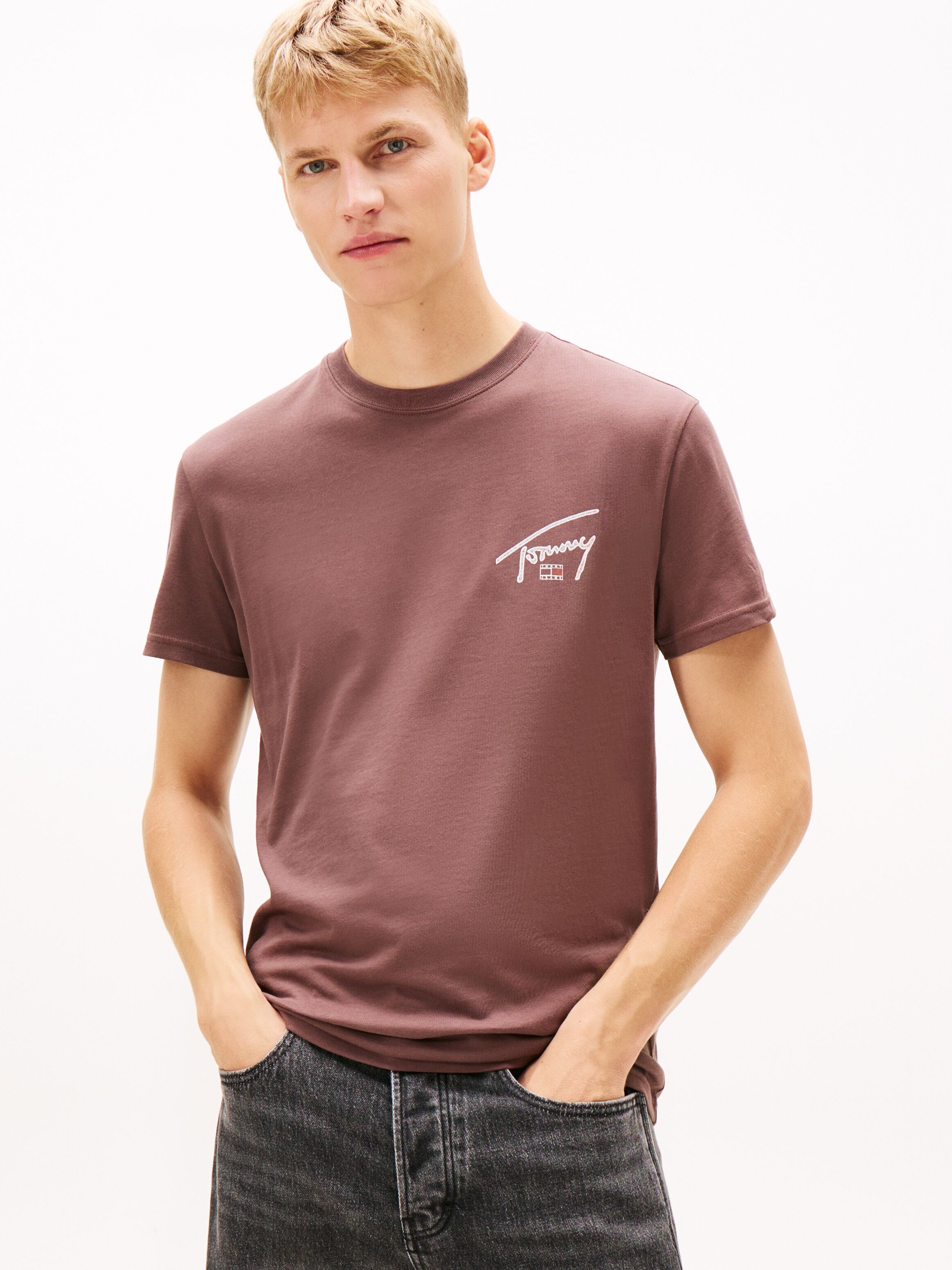 T-Shirt TOMMY JEANS "TJM SIGN BACKPRINT", Herren, Gr. 3XL, schwarz walnut, Single Jersey, Obermaterial: 100% Baumwolle, regular fit normal, Rundhals, Shirts T-Shirt, mit Rückenprint, regular fit, Rundhals schwarz walnut 3XL