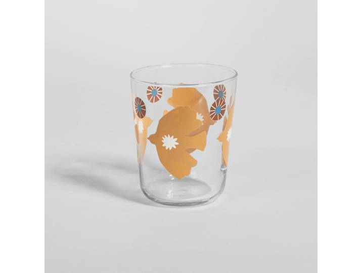 Klares Glas mit mehrfarbigen Mustern