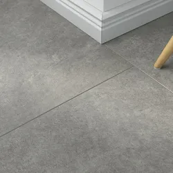 Klick-Vinyl Skyline grey – inkl. Dämmung & Fußleisten