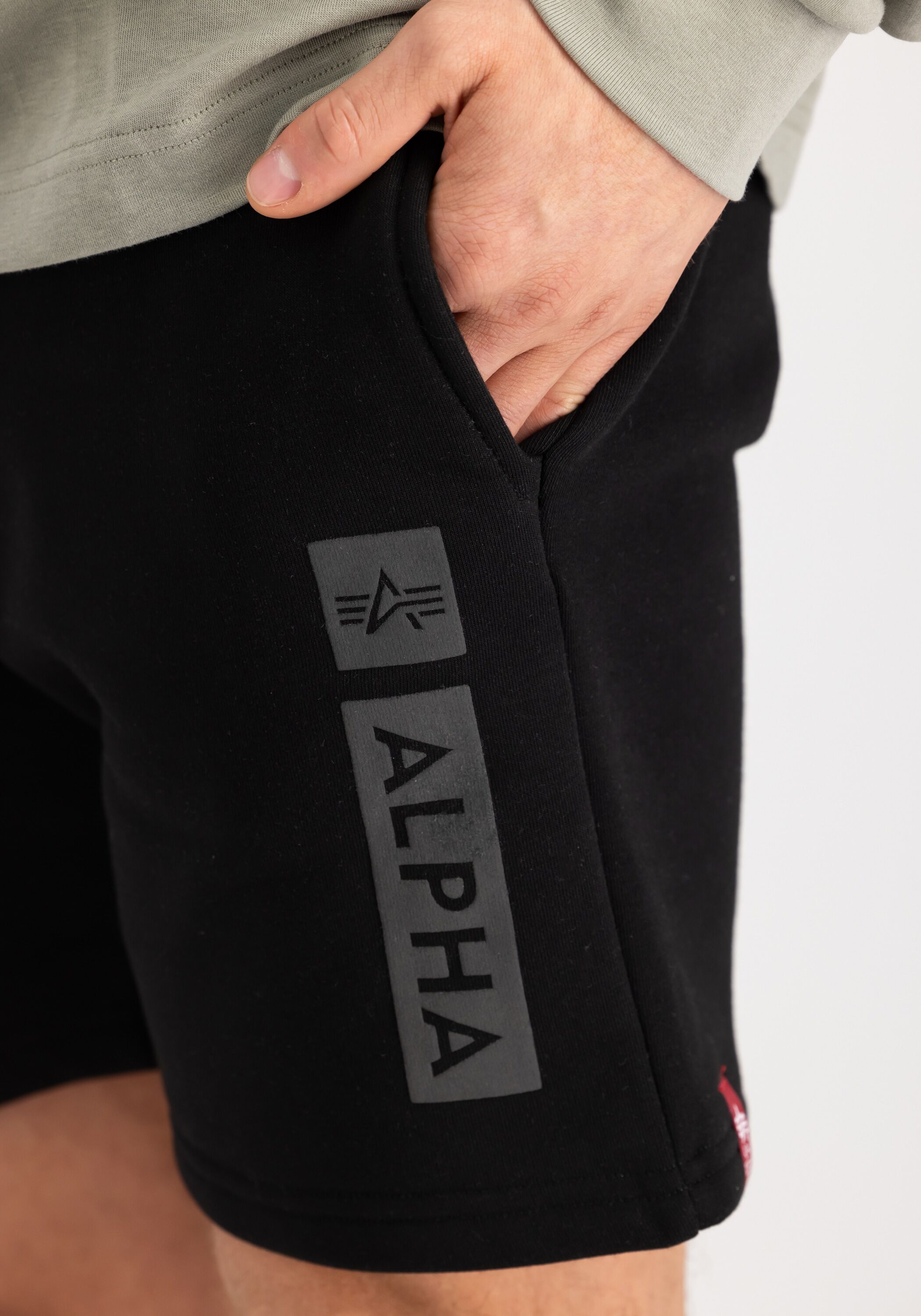 Shorts ALPHA INDUSTRIES "Puff Print Short", Herren, Gr. XXL, Normalgrössen, schwarz, Obermaterial: 80% Baumwolle, 20% Polyester, Hosen Shorts schwarz XXL, Normalgrössen
