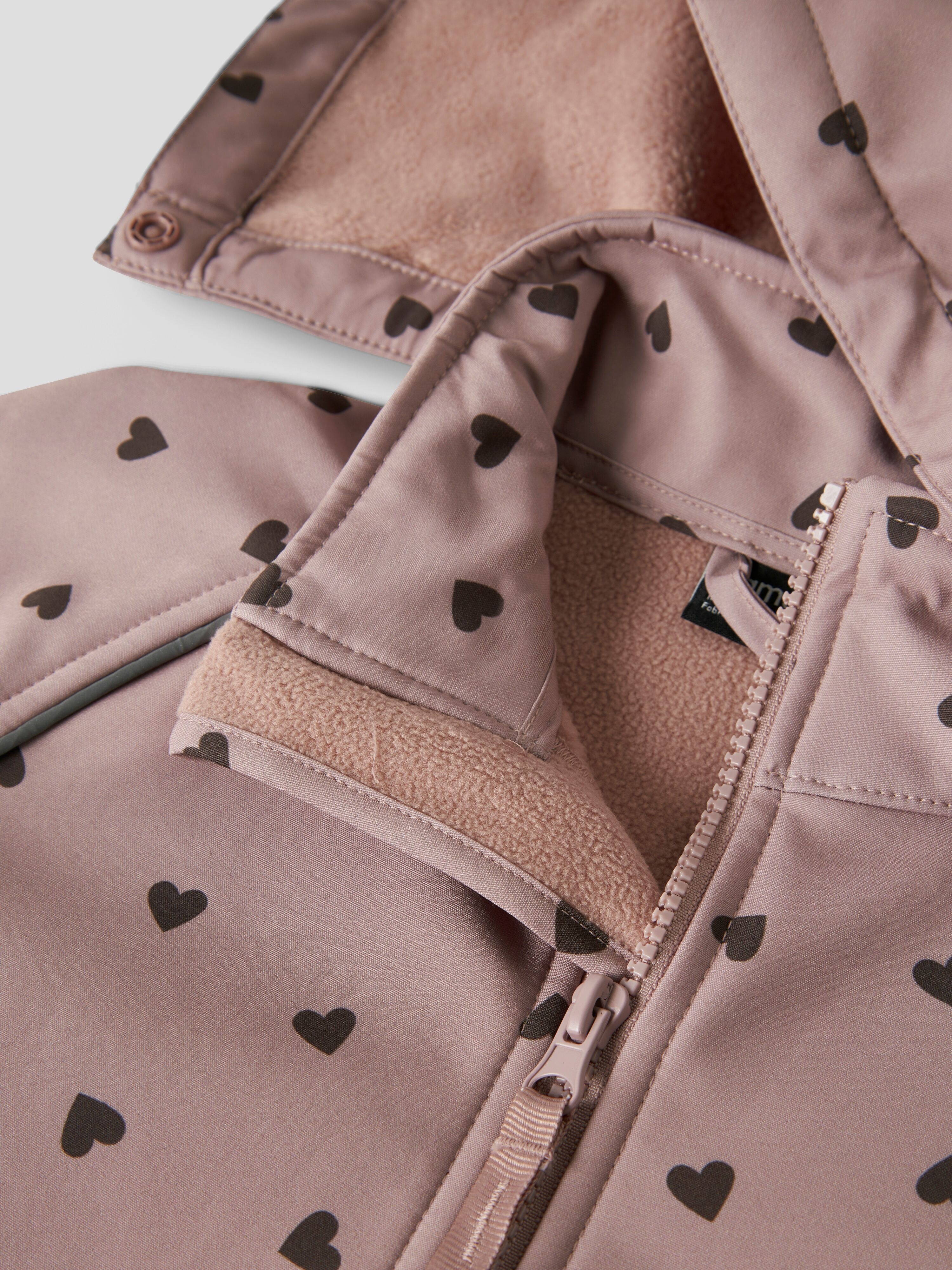 Softshelloverall NAME IT "NMFALFA08 SOFTSHELL SUIT AOP 1FO NOOS", Mädchen, Gr. 92, N-Gr, rosa (woodrose aop:hearts), Softshell, Obermaterial: 94% Polyester, 6% Elasthan, bedruckt, elastischer Bund, Overalls Softshelloverall, mit verstellbarer und abnehmba