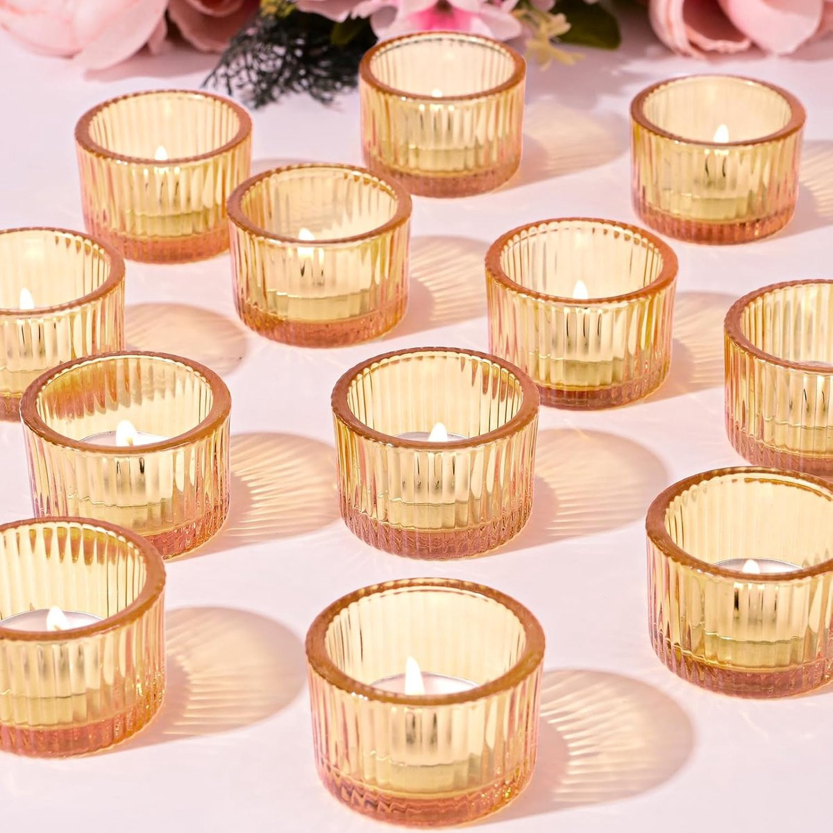 Set van 12 amberkleurige geribbelde glazen theelichthouders voor decoratie