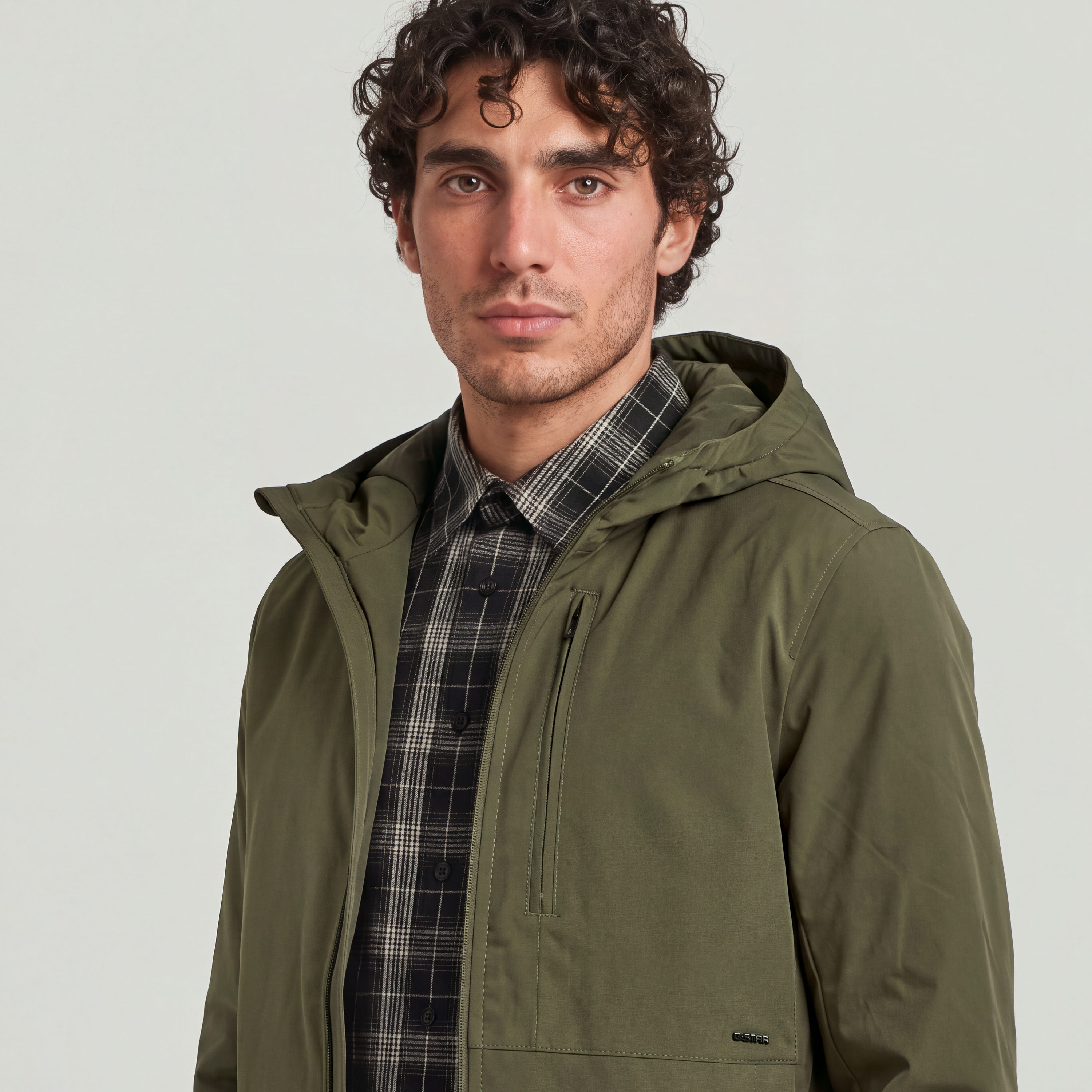Outdoorjacke G-STAR "Clean foundation hdd jacket", Herren, Gr. M, schwarz khaki, Web, Obermaterial: 100% Polyester, unifarben, regular fit normal, elastischer Bund, Jacken Outdoorjacke, mit Kapuze, gefüttert schwarz khaki M