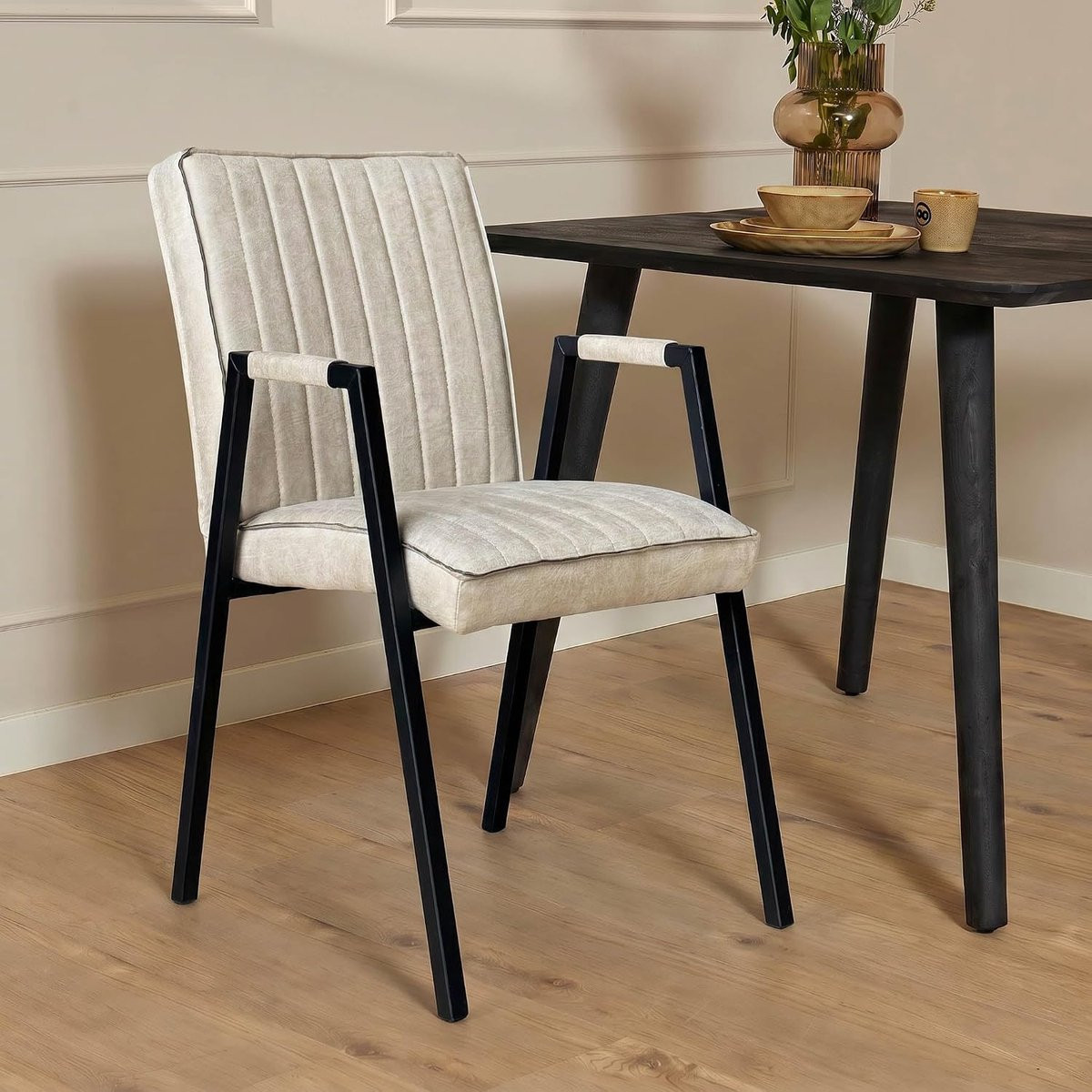 Eetkamerstoel met armleuning beige
