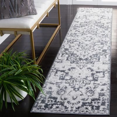 SAFAVIEH Toscana Momoe Medallion Rug