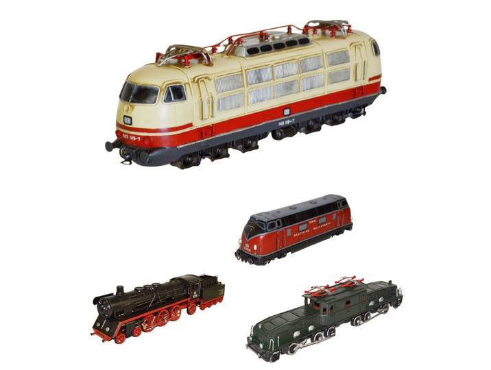 Rungassi Dekoobjekt XXL Lok Modelleisenbahn Blechmodell aus Metall Dekoobjekt Farbe: beige
