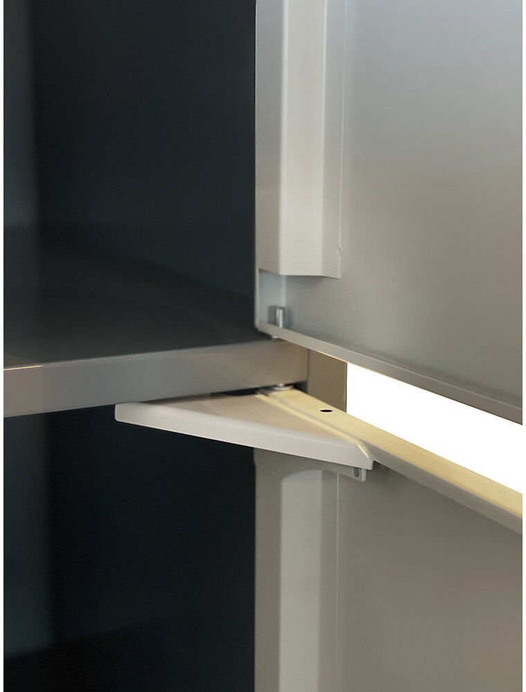 kaiserkraft Doppelstock-Spind Fydor, 3 Abteile, anthrazit, B 900 mm, 3 Abteile, flache Dachform, Zylinderschloss