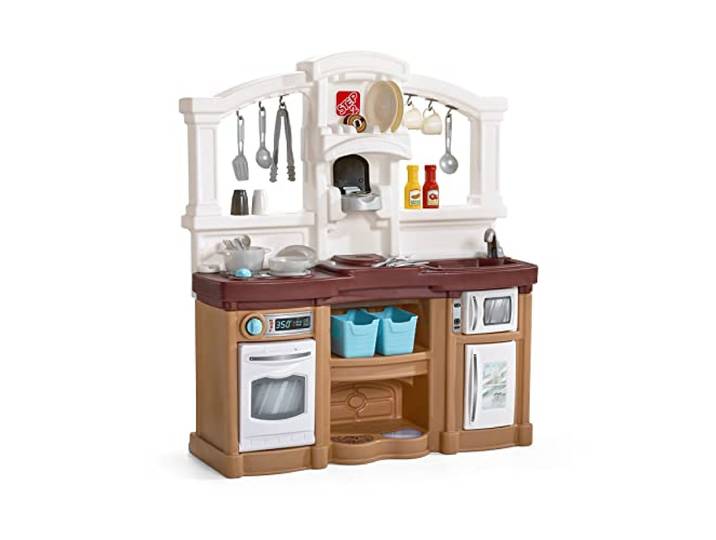 Step2 Fun with Friends Kitchen Spielküche in Braun Spielzeugküche für Kinder mit 40 teiligem Zubehör Set inkl. u.a. Geschirr & Töpfe Kinderküche aus Kunststoff/Plastik