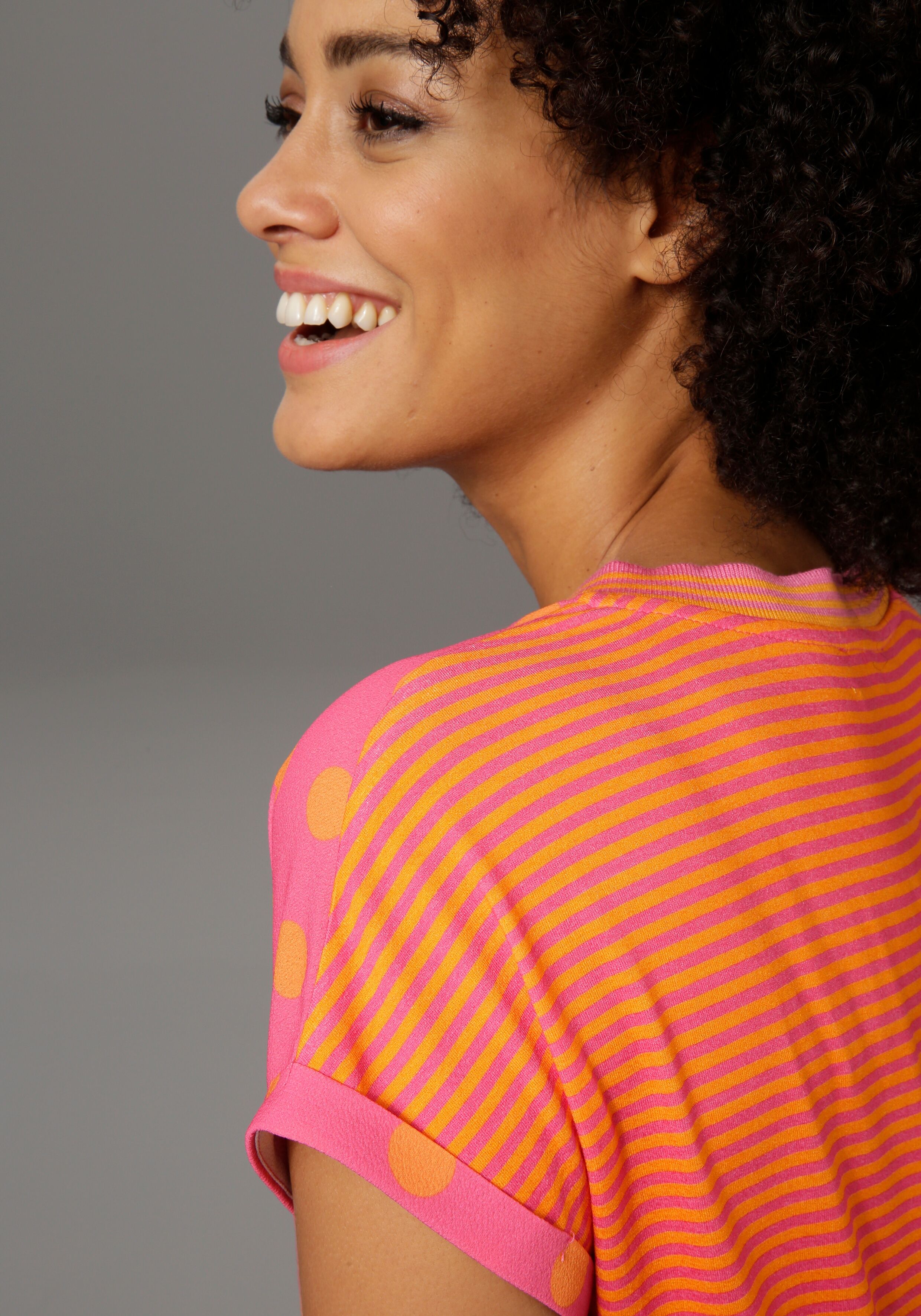 T-Shirt ANISTON CASUAL, Damen, Gr. 40, pink (pink, orange), Crêpe, Obermaterial: 97% Polyester, 3% Elasthan. Rückenteil: 95% Viskose, 5% Elasthan, gepunktet, gestreift, figurumspielend hüftbedeckend, V-Ausschnitt, mit Aufschlag Umschlagbund, Shirts T-Shir