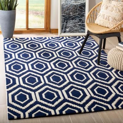 SAFAVIEH Handmade Chatham Alwine Moroccan Modern Wool Rug