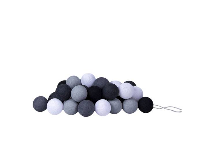 Lichterkette mit Baumwollkugeln Grau