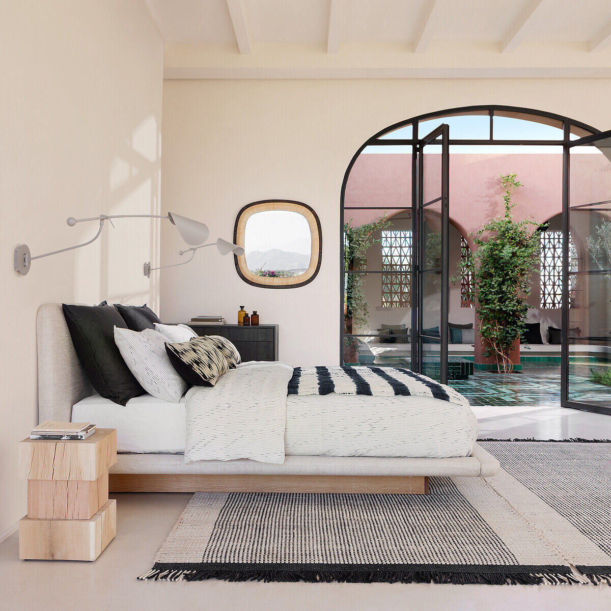 AM.PM Lit double avec sommier assemblé, en tissu et plateforme en frêne, SLICE