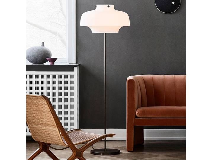 Copenhague SC14 lampe sur pied en verre opale - &Tradition Copenhagen SC14 - Salon / séjour - Design - Métal - Avec abat-jour