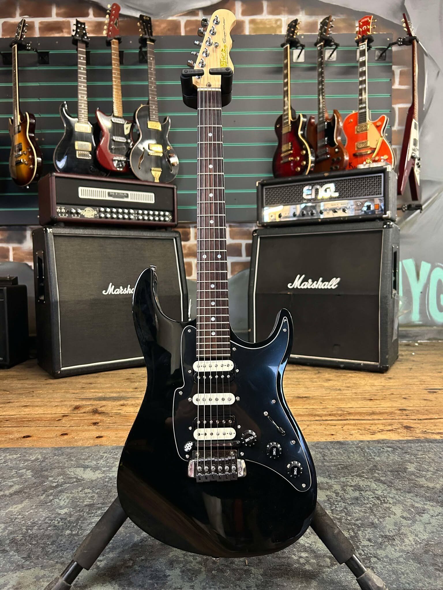 Fret-King Fret King Super-Matic Gloss Black Electric Guitar   black gloss - Refurbished