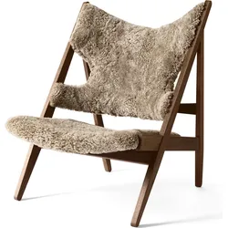 Knitting Sheepskin Sessel hellbraun auf Walnussbeinen