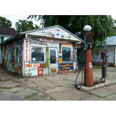 Fototapete PAPERMOON "Old Vintage Retro Gas Station", bunt, B:3m L:2,23m, Vlies, Tapeten
