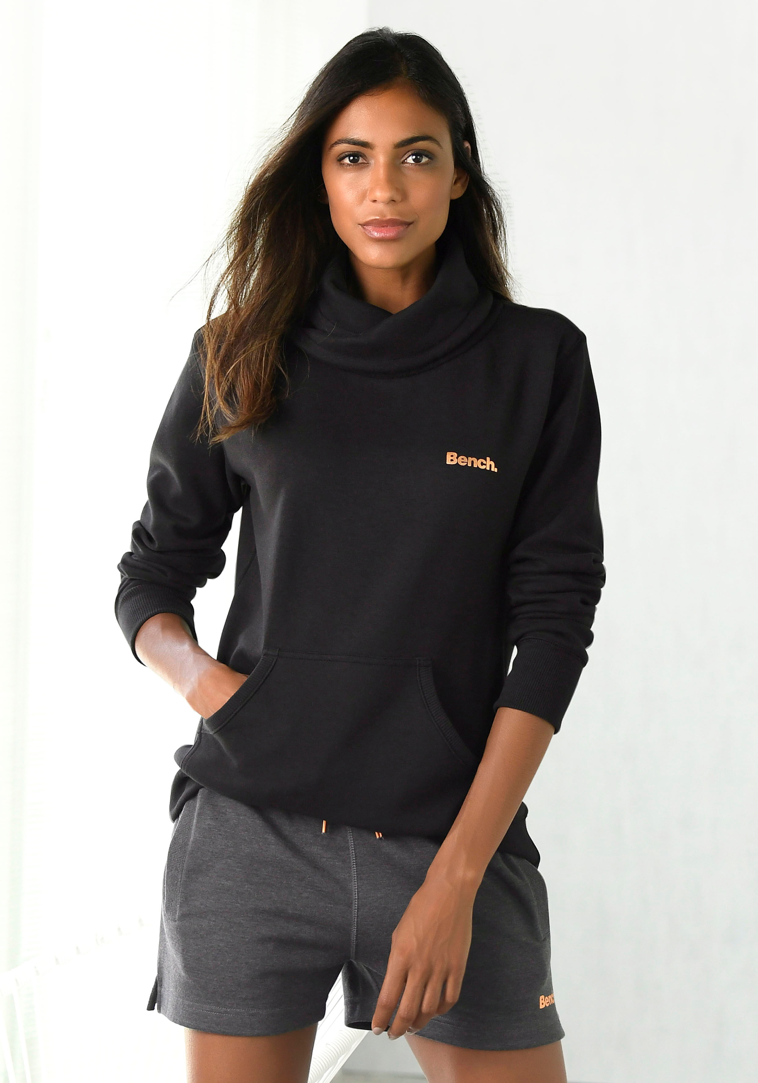 Longsweatshirt BENCH. LOUNGEWEAR, Damen, Gr. 36/38, schwarz, Sweatware, Obermaterial: 60% Baumwolle, 40% Polyester, unifarben, Basic, Basic hüftbedeckend, ohne Ausschnitt, breiter Bund, Sweatshirts Longsweatshirt, mit Stehkragen in Layeroptik und Kängurut