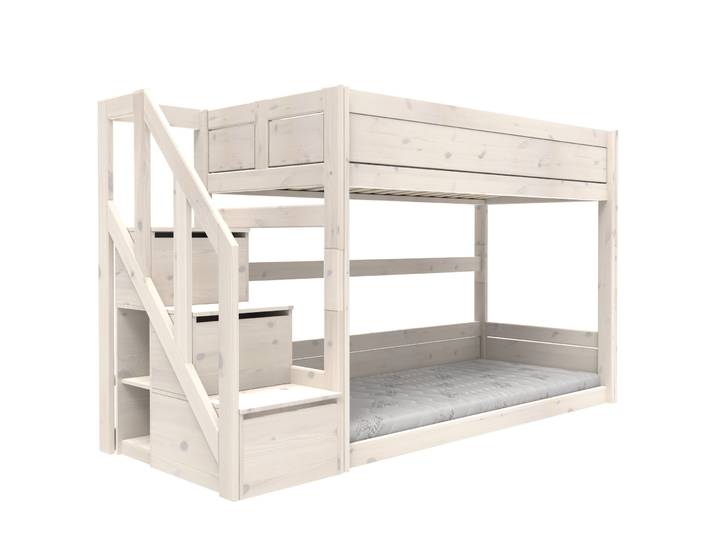 Niedriges Etagenbett mit Treppe