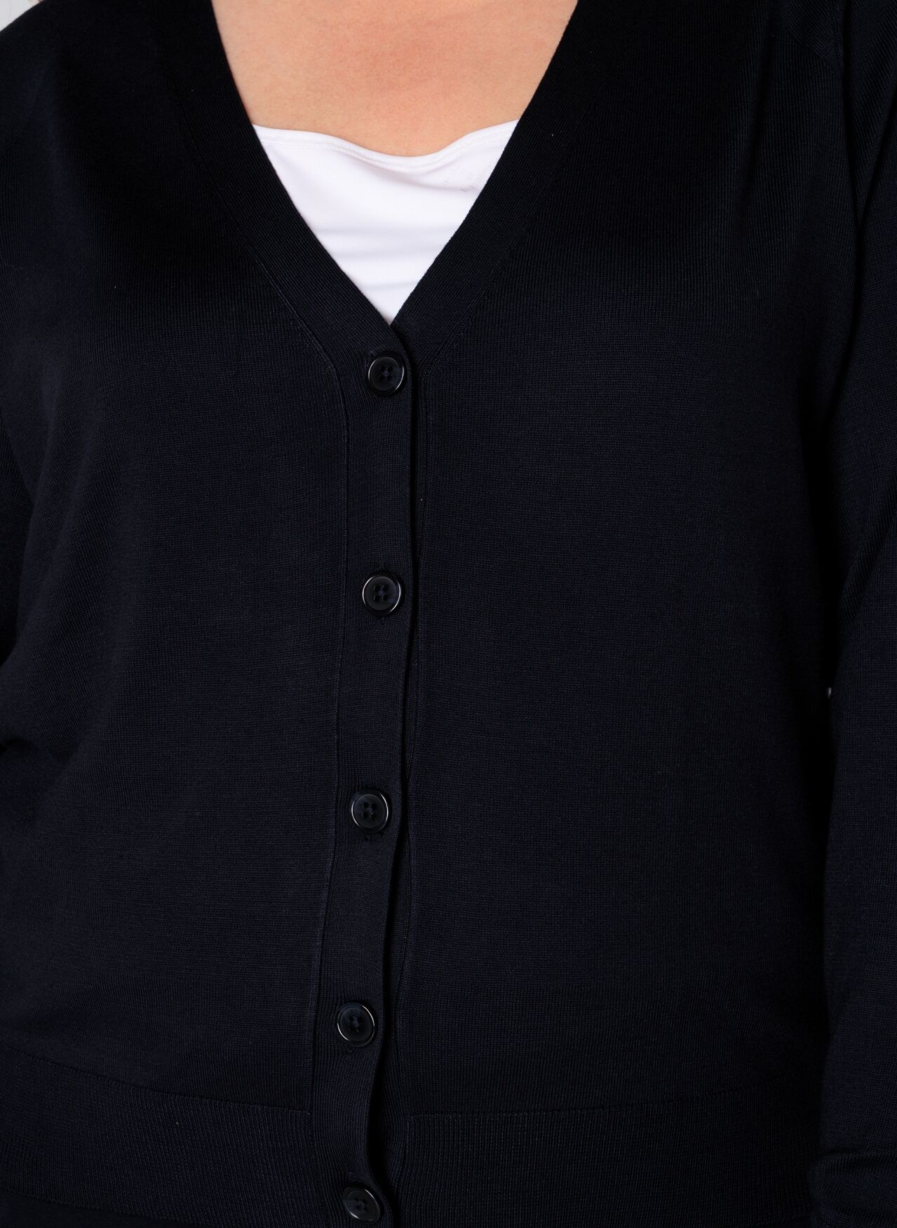 Cardigan BASE LEVEL CURVY "BAS-YVONNE", Damen, Gr. 46, blau (dunkelblau), Feinstrick, Obermaterial: 80% Viskose, 20% Polyamid, unifarben, normal hüftlang, V-Ausschnitt, Bündchen, Strickjacken Cardigan, mit V-Ausschnitt und Knopfleiste dunkelblau 46