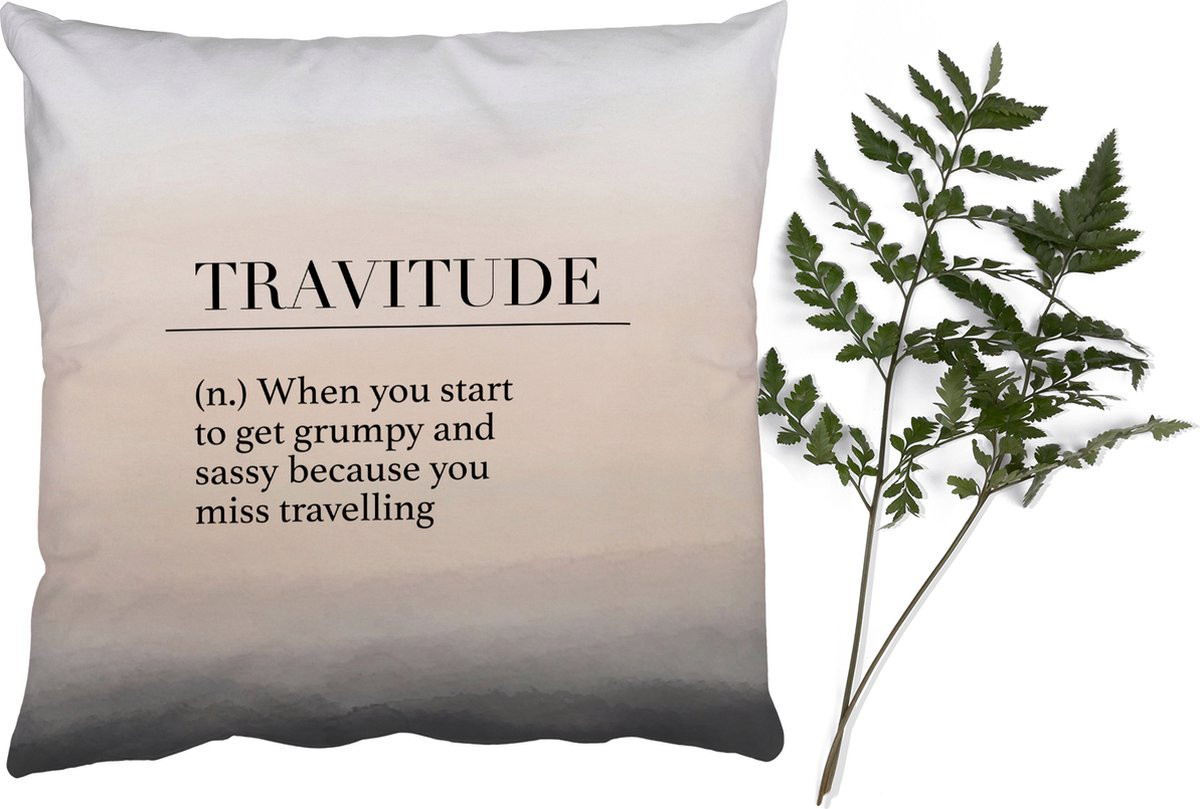 Sierkussen PillowMonkey met Quote When you start to get grumpy and sassy because you miss travelling - 50 x 50 cm