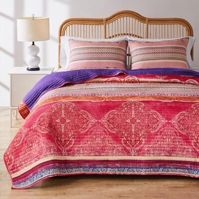 Aurora Finely Stitched Quilt Set by Greenland Home Fashions in Pink (Size FL/QUE)