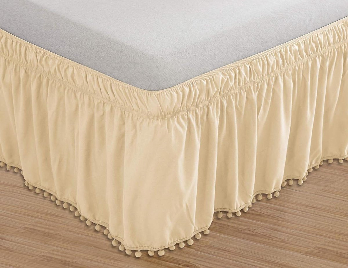 Decoratieve bedrok met pompons in beige voor volwassenen