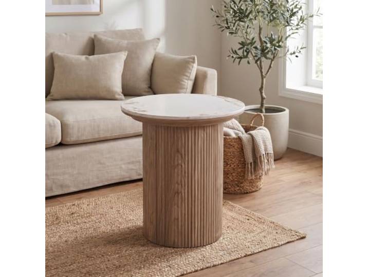 Beistelltisch rund Minamata Ø 45 cm Keramik Weiß von ebuy24 Marmorierte Steinoptik, dunkelbrauner Holzdekor-Unterbau, geriffelter Säulenfuß, kompakt mit 50 cm Höhe