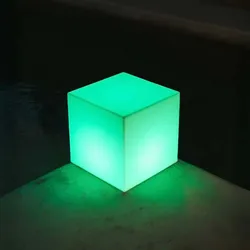 New Garden CUBY 20 Leuchtwürfel & Beistelltisch Solar Akku RGBW USB Fernbedienung IP65 INNEN- UND AUSSENEINSATZ