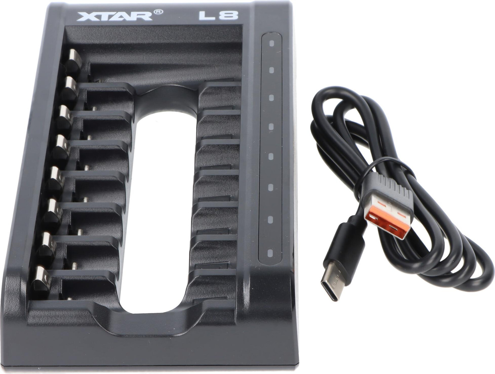 Xtar Sneloplader L8 / BC8 voor 1,5V lithium-ion en 1,2V NiMH AA en AAA batterijen met 8 oplaadstations