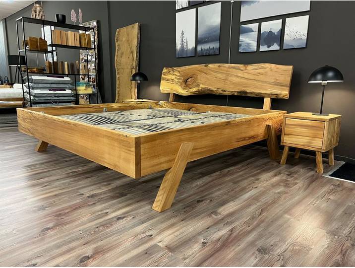 Möbel Specht Massivholzbett Rustic Kernbuche (bis 300x220cm Liegefläche), Kopfteil mit natürlicher Baumkante