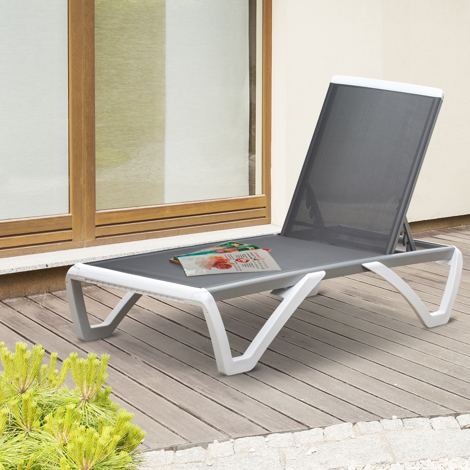 Outsunny Lettino da Giardino con Schienale Reclinabile e Rotelle Posteriori, 195x67.5x33 cm, Grigio e Bianco Aosom