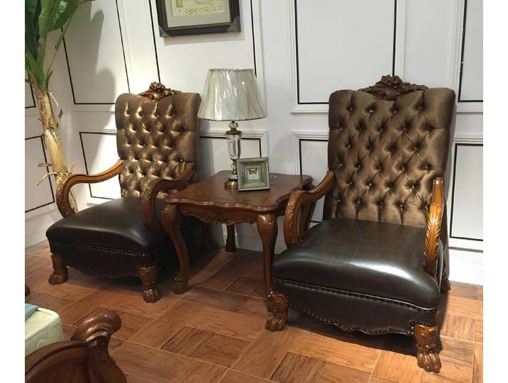 Xlmoebel Chesterfield-Sessel Luxuriöser Barock Sessel mit elegantem Beistelltisch aus Holz (3-St., 2x Sessel + Beistelltisch), Hergestellt in Europa