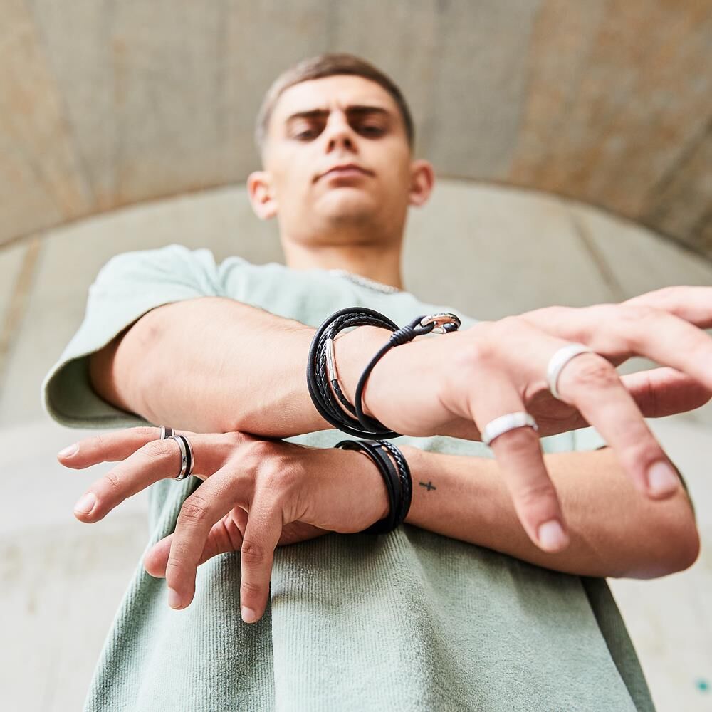 Unique Schwarzes Lederarmband mit Karabinerverschluss schwarz