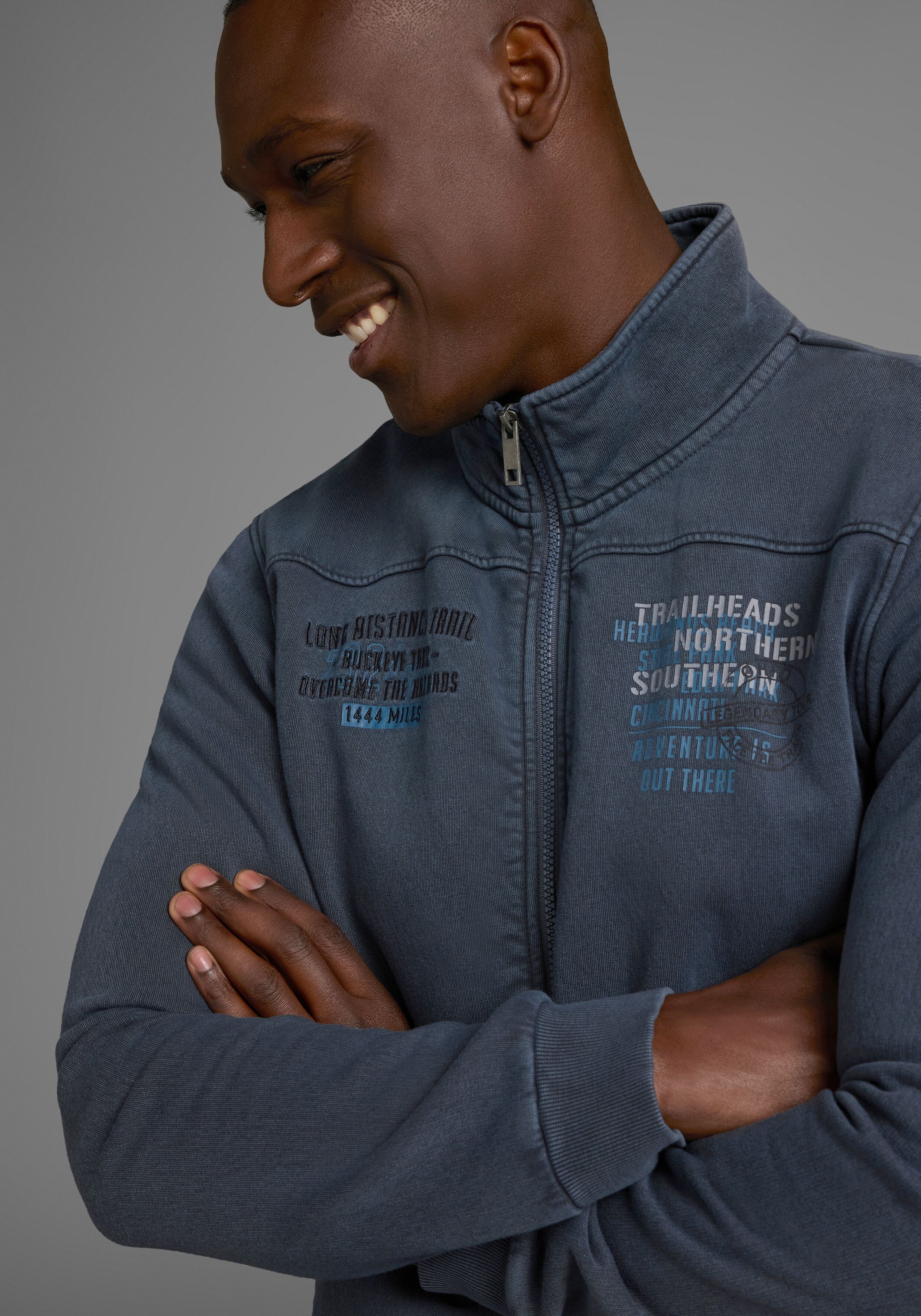 Sweatjacke MAN'S WORLD, Herren, Gr. 4XL (68/70), blau (blau gewaschen), Obermaterial: 85% Baumwolle, 15% Polyester, washed, regular fit, angesetztes Bündchen, Sweatjacken Sweatjacke, mit Print und Stickerei blau gewaschen 4XL (68/70)
