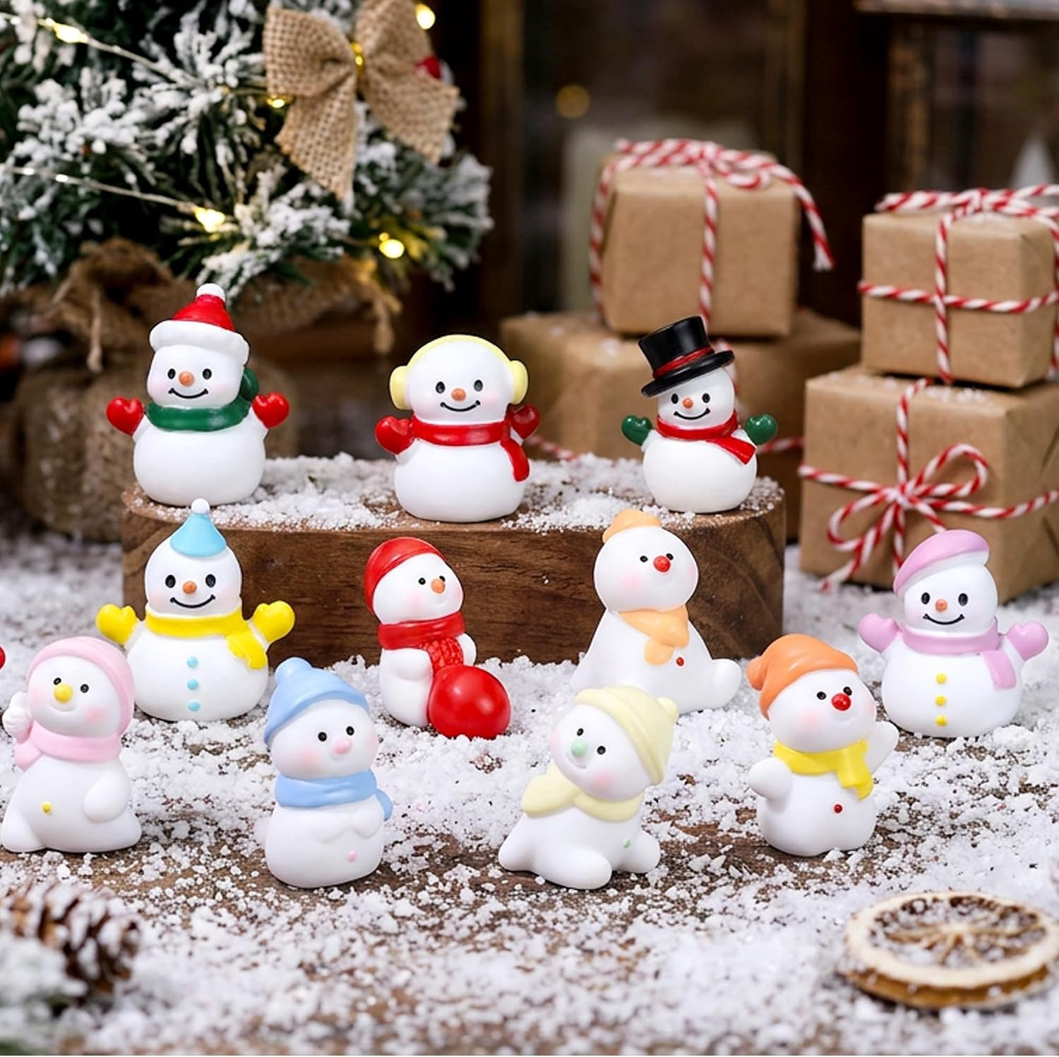 Homevero Kerst sneeuwpop miniatuur decoratie - 12 stuks