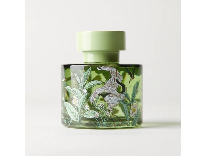 Diffuseur de parfum à bâtonnets A Realm in Bloom Senteur : Pluie de printemps et thé serein Dimensions : 7,5 x 7,5 x 19,5 cm 50