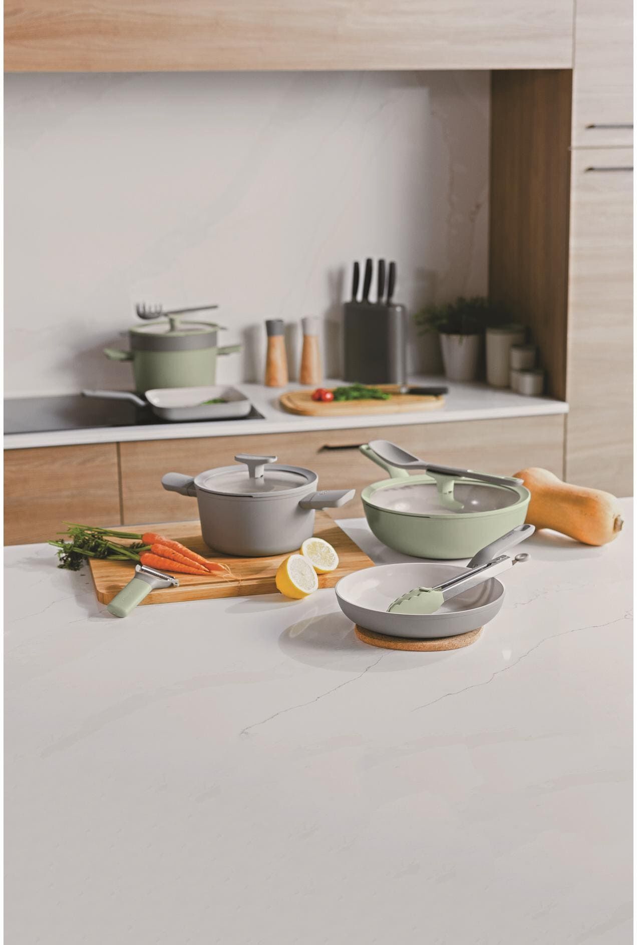 Wok BERGHOFF "Leo Balance Sage 32 cm, inkl. Deckel", grau (grün), Ø:32cm, Pfannen, Wok grün Ø 32cm