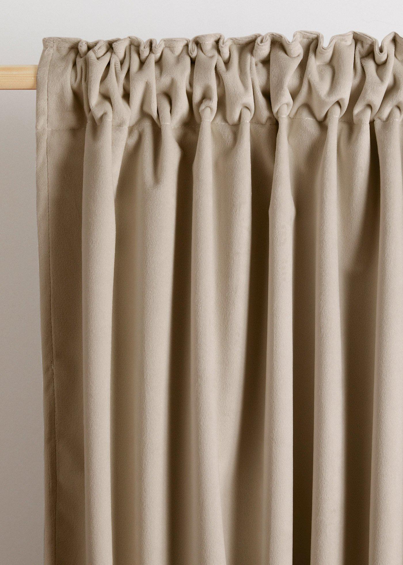 bonprix Thermo-Verdunkelungsvorhang mit samtiger Oberfläche (1er Pack), beige, Gr.245x135 cm, Thermo-Vorhang mit beschichteter silberner Rückseite und samtiger Vorderseite