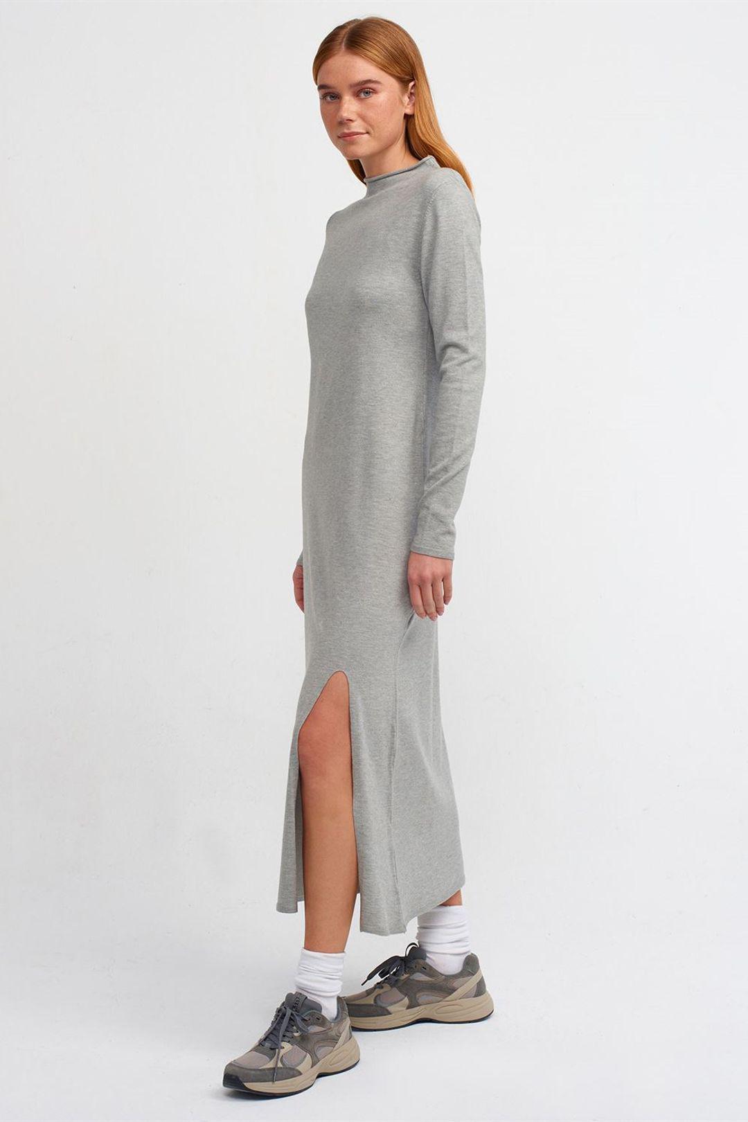 Rippstrick-Turtleneck Midi-Kleid