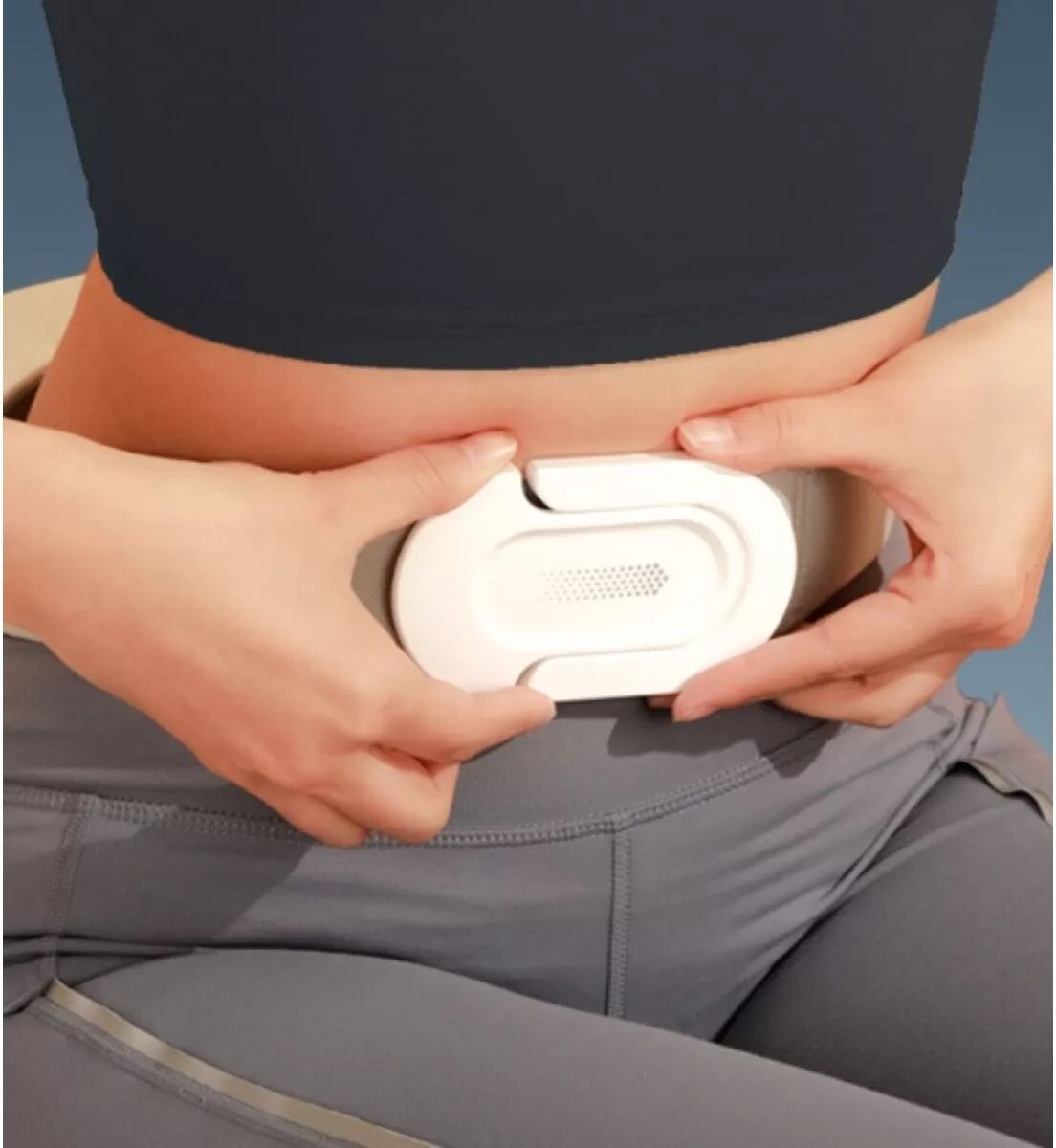 INF Vibrations- und Schlagmassagegürtel – Doppelkopf-Schlag, 10 Intensitätsstufen, 2.4G-Fernbedienung, 2000mAh Akku, ABS Weiß