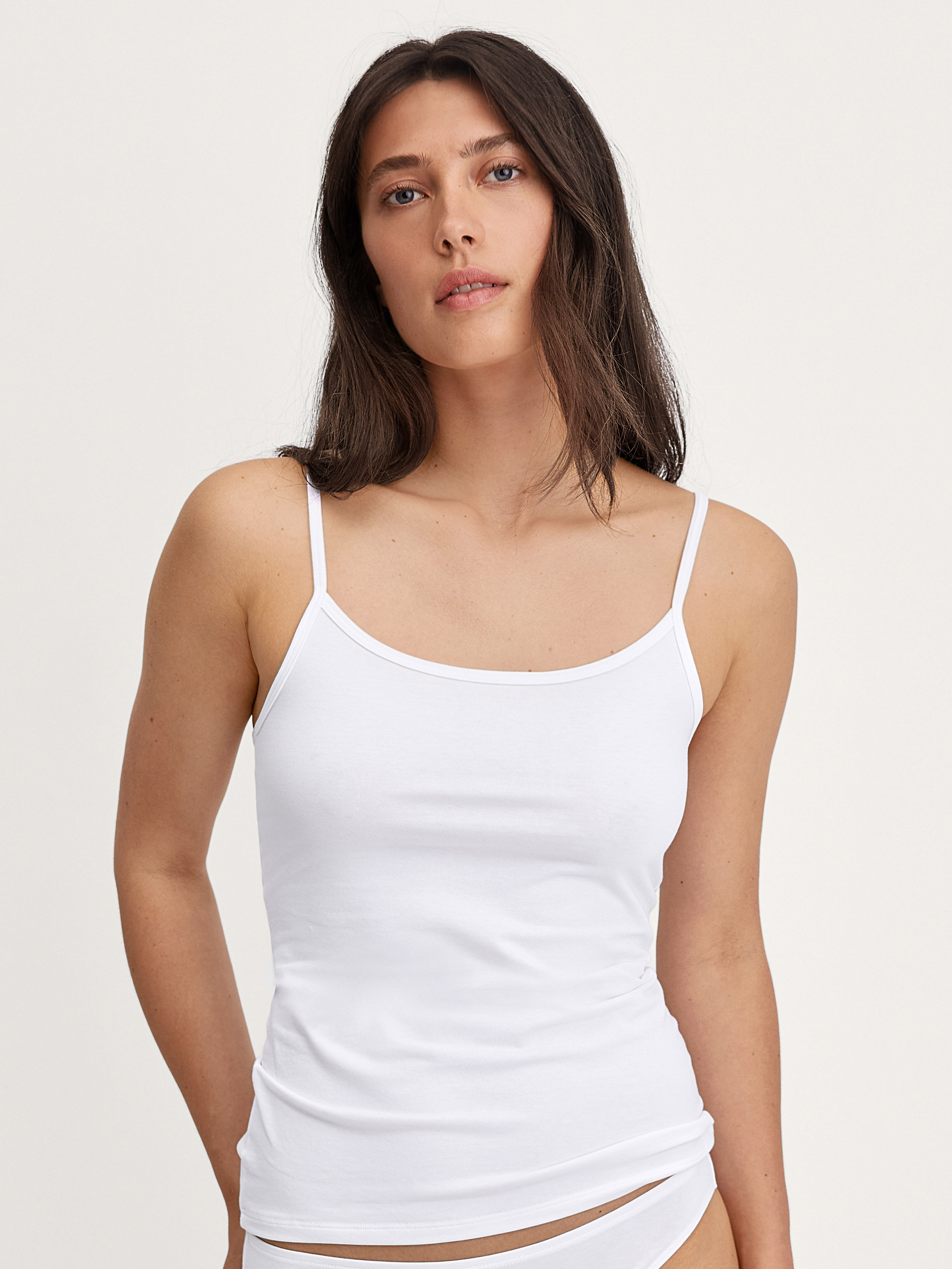 Spaghettitop CALIDA "Essential Cotton", Damen, Gr. L (48/50), weiss (weiß), Single Jersey, Obermaterial: 95% Baumwolle, 5% Elasthan, unifarben, figurbetont hüftbedeckend, tiefer Rundhals, Tops Spaghettitop, tiefer Ausschnitt, Single Jersey Qualität, schma