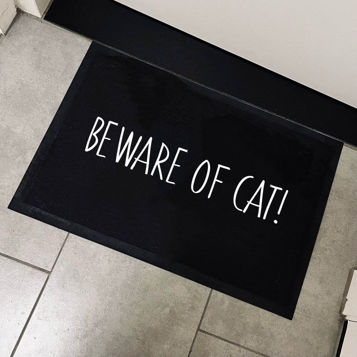 Grappige kerstdeurmat Beware of cat voor binnen, 70 x 50 cm