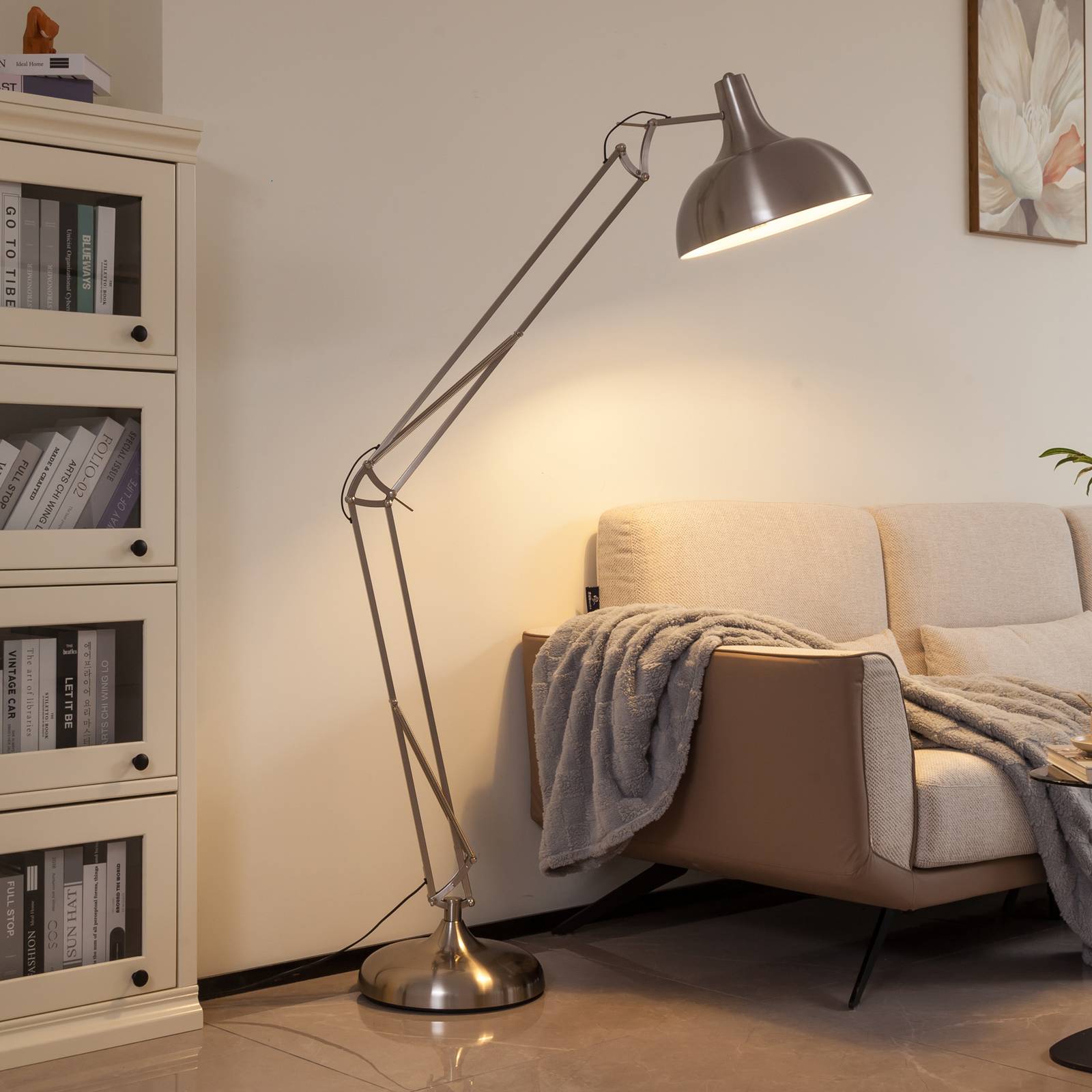 Lindby Stehleuchte Leia, silber, Metall, 180cm, drehbar, E27 Leia, chrom / silber, für Wohn- / Esszimmer, Metall, Modern