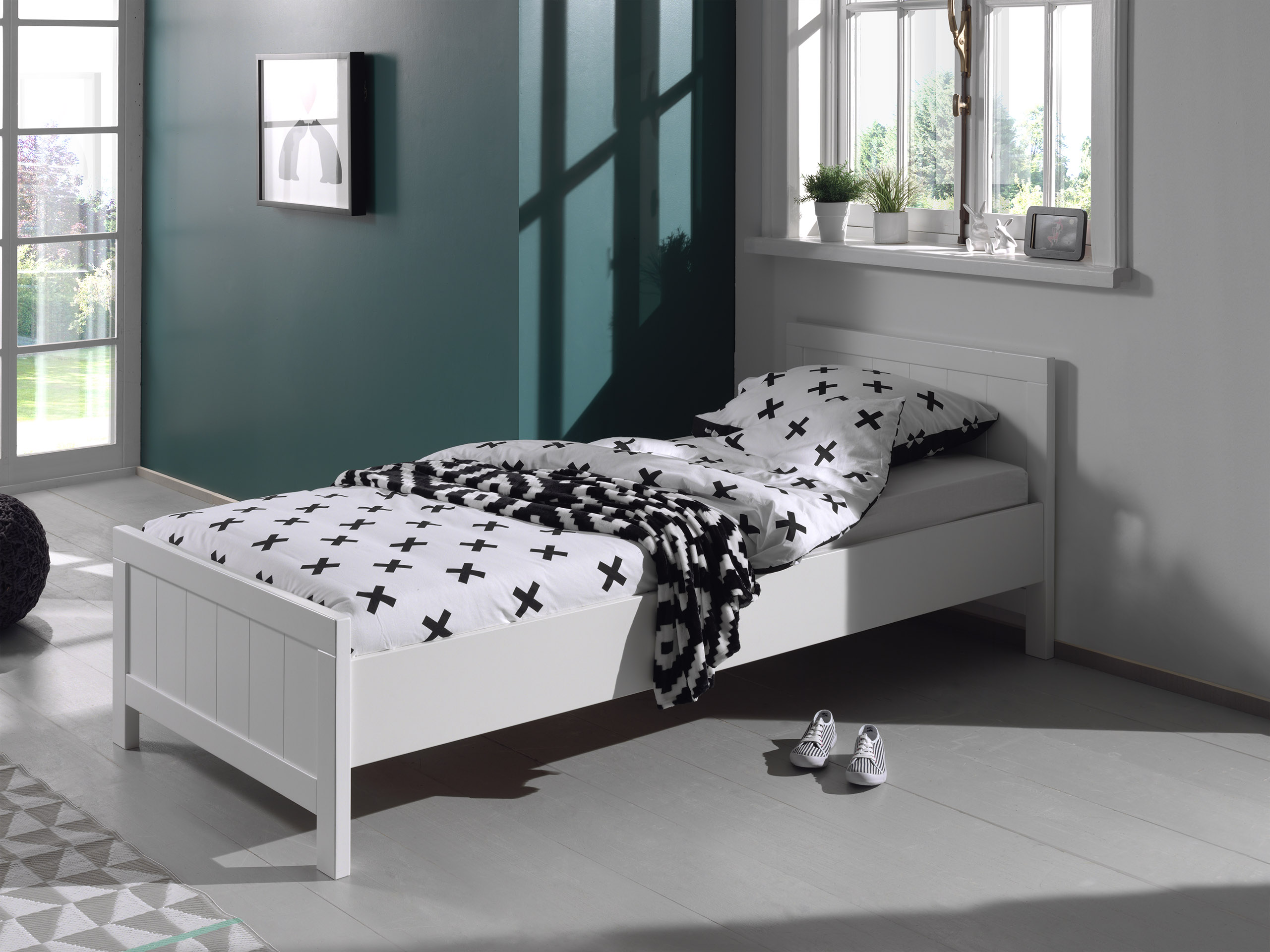 Diese ERIK-Kombination in Weiß besteht aus einem Bett (90x200) und einem passenden Lattenrost.