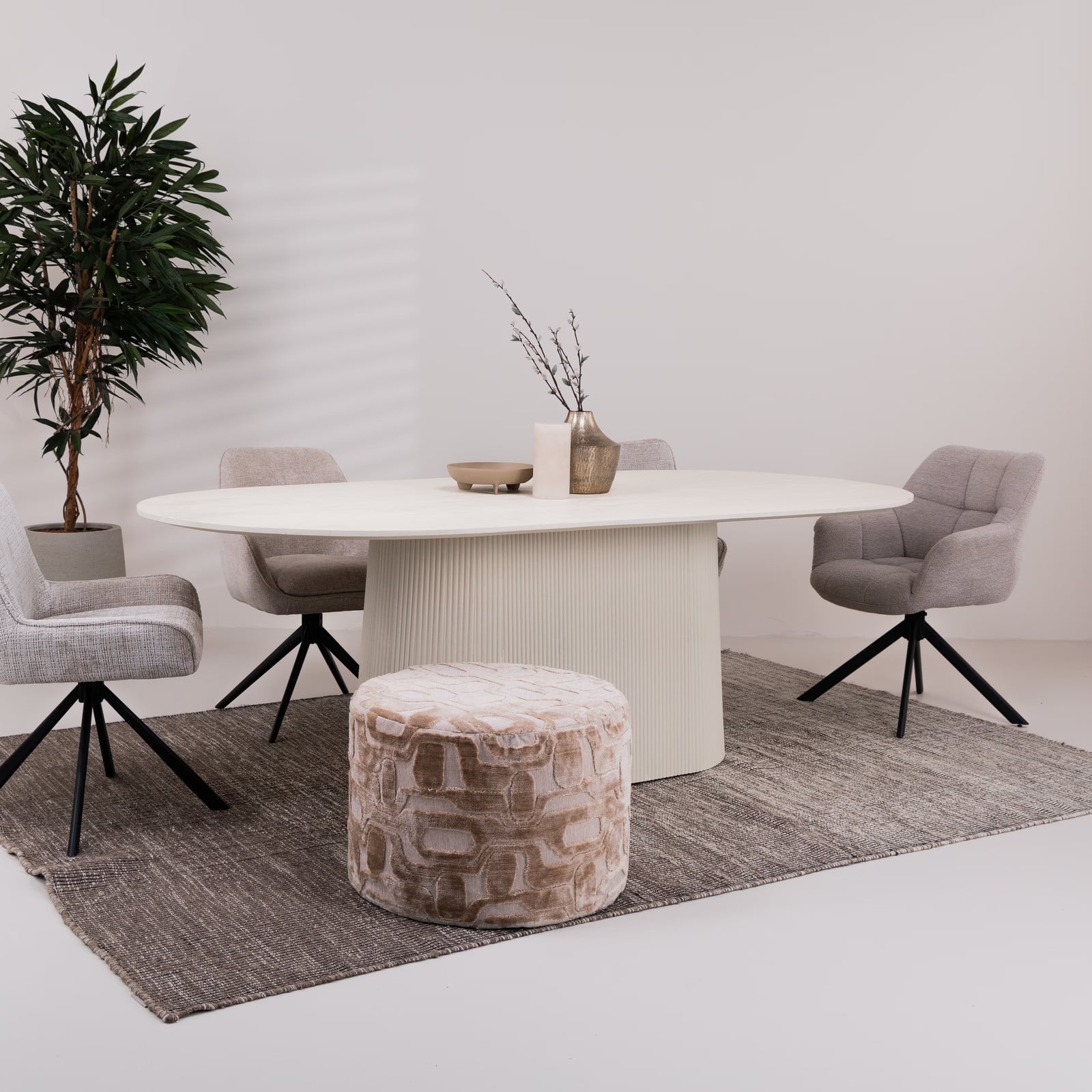 Livingfurn Patrice Ovale Eetkamertafel van Mango, B: 230 cm, D: 110 cm, H: 76 cm