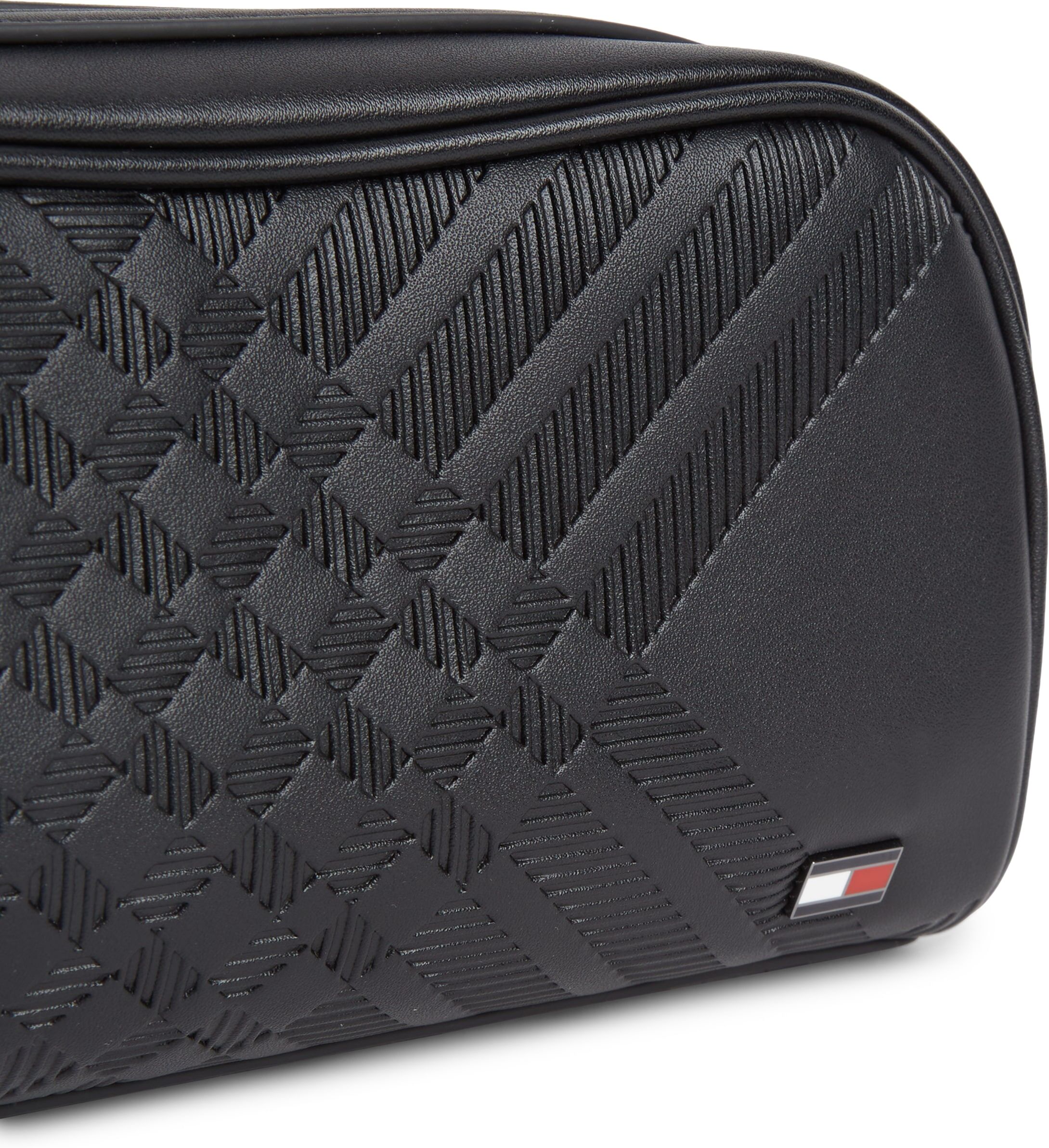 Kulturbeutel TOMMY HILFIGER "TH CORP WASHBAG", Gr. B/H/T: 11cm x 24,5cm x 8cm, schwarz, Lederimitat, Taschen Kulturbeutel, Unisex Waschbeutel, Kosmetiktasche mit modischen Prägungen