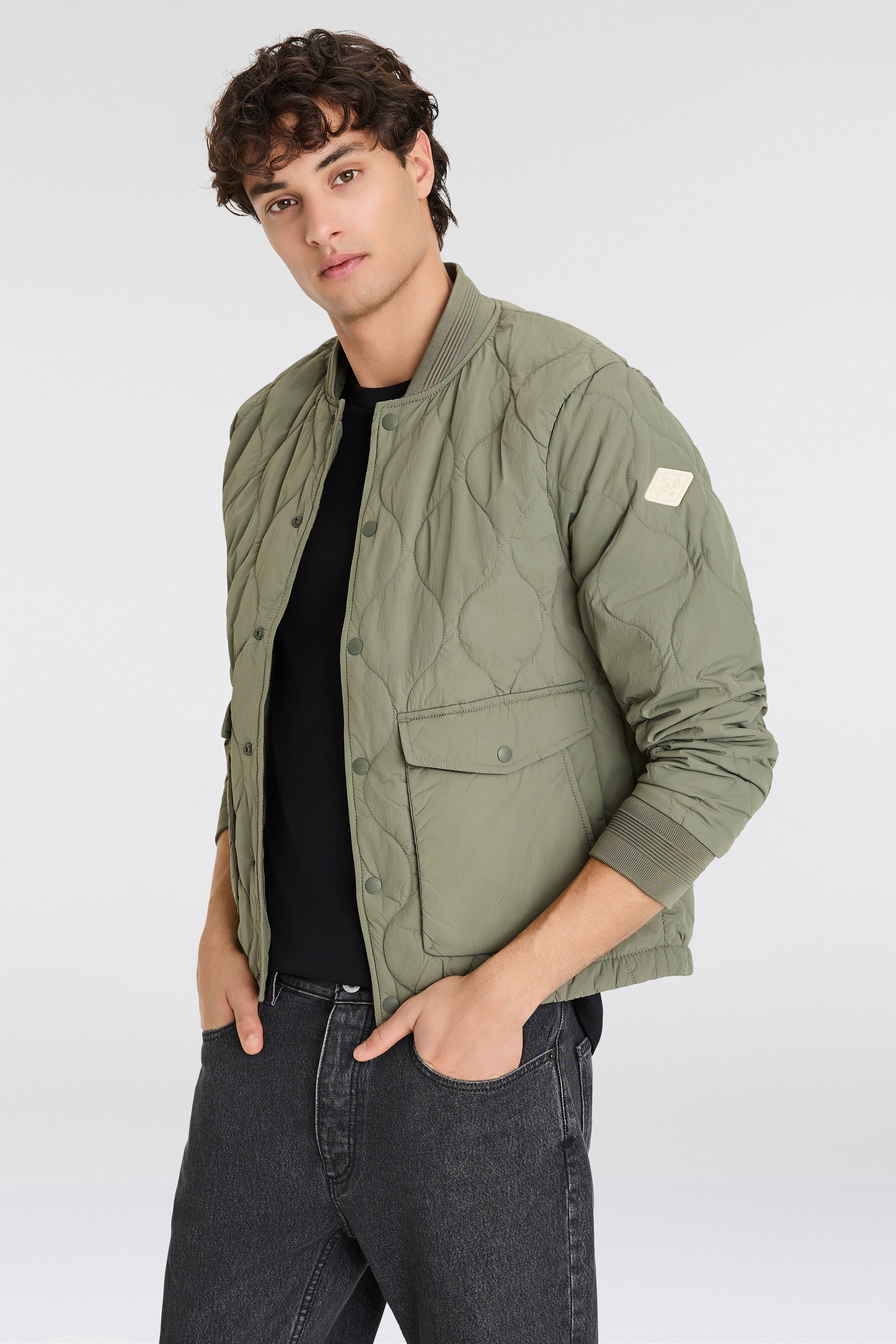 Bomberjacke REPLAY, Herren, Gr. XL, grün (soft military), Web, Obermaterial: 100% Polyester, unifarben, regular fit, angesetztes Bündchen, Jacken Bomberjacke, mit Steppmuster soft military XL
