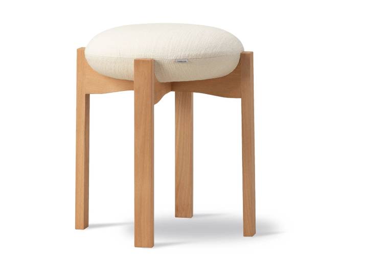 Fredericia Furniture Tabouret Pioneer bas Odino NE22 off white-hêtre huilé